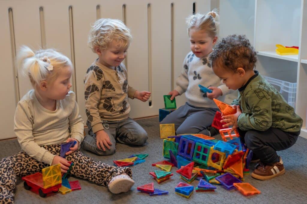 Spelen is leren: peuters leren en ontwikkelen zich door vrij spel en ontdekken